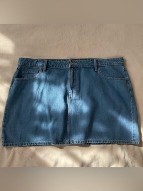 Old Navy Mid-Rise WOW Denim Mini Skirt